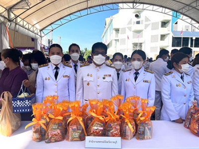 กิจกรรมทำบุญตักบาตร เฉลิมพระเกียรติสมเด็จพระนางเจ้าฯ ... พารามิเตอร์รูปภาพ 1