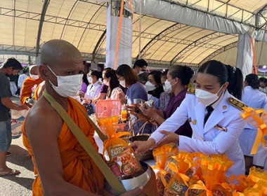 กิจกรรมทำบุญตักบาตร เฉลิมพระเกียรติสมเด็จพระนางเจ้าฯ ... พารามิเตอร์รูปภาพ 5