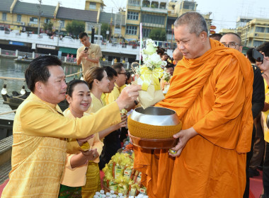 กิจกรรมทำบุญตักบาตรกลางน้ำ เสริมสิริมงคลเมืองราชบุรี ... พารามิเตอร์รูปภาพ 1