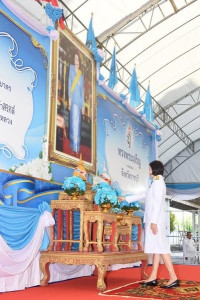 พิธีเจริญพระพุทธมนต์และทำบุญตักบาตรถวายพระราชกุศล 12 ... พารามิเตอร์รูปภาพ 1