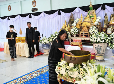 พิธีถวายน้ำสรงพระบรมศพสมเด็จพระนางเจ้าสิริกิติ์ ... พารามิเตอร์รูปภาพ 5