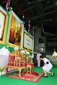 พิธีวางพานพุ่มวันที่ระลึกพระบาทสมเด็จพระพุทธเลิศหล้านภาลัย พารามิเตอร์รูปภาพ 1